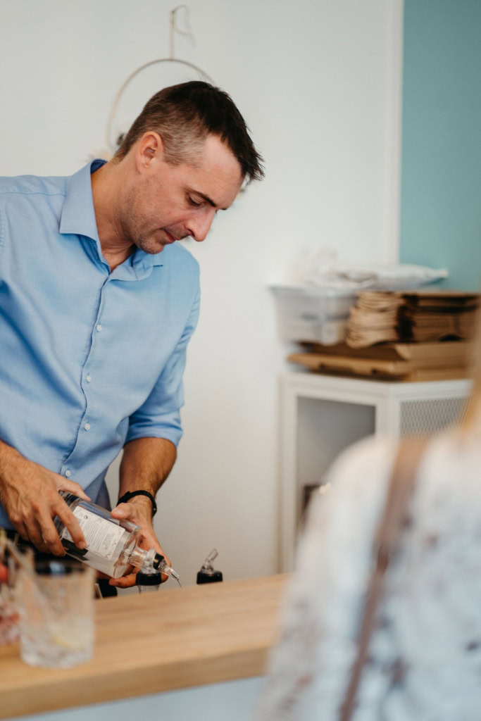 Roman bei Gin Verkostung