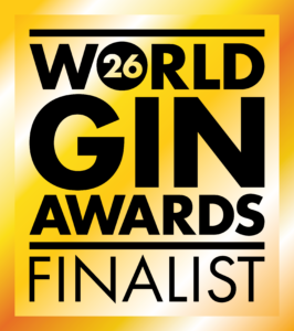 World Gin Awards 2026 – Finalist‑Emblem auf gelb‑orangem Hintergrund.
